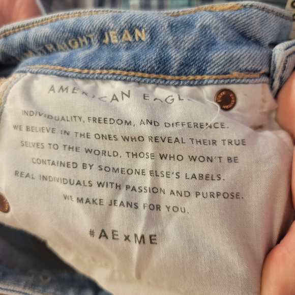 American Eagle Outfitters Light Wash Ripped Boyfriend Jeans - Picture 14 of 15